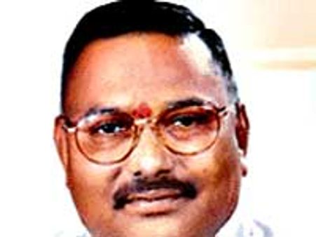 రాయపాటిపై మంత్రుల మండిపాటు