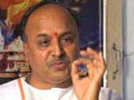 సిట్ ముందు హాజరైన ప్రవీణ్ తొగాడియా