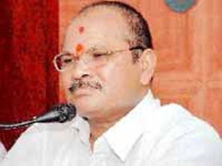 మంత్రి కన్నా కారులో పీఅర్పీ ఎమ్మెల్యే 'శీను'