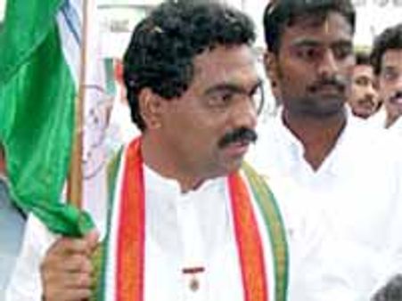 కెసిఆర్ కు పోటీగా సిద్ధిపేటలో సభ: లగడపాటి