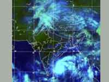 బాపట్ల వద్ద తీరం దాటిన లైలా తుఫాను