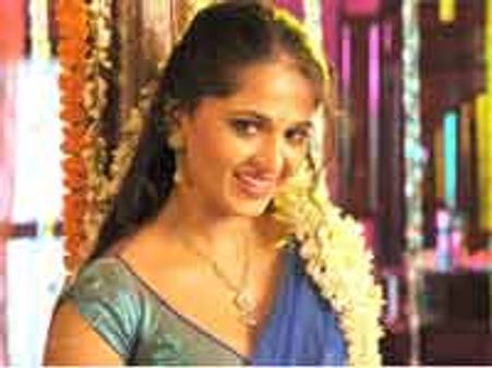 అనుష్క సరోజ పాత్రపై అమలాపురం ఆగ్రహం