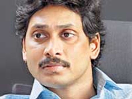 ఓదార్పు యాత్రపై వైయస్ జగన్ మల్లగుల్లాలు