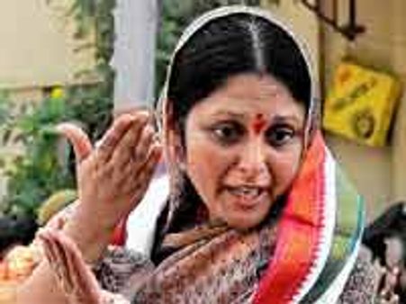 నేను ఎమ్మెల్యేను, నాకు మర్యాద ఇవ్వాలి: జయసుధ