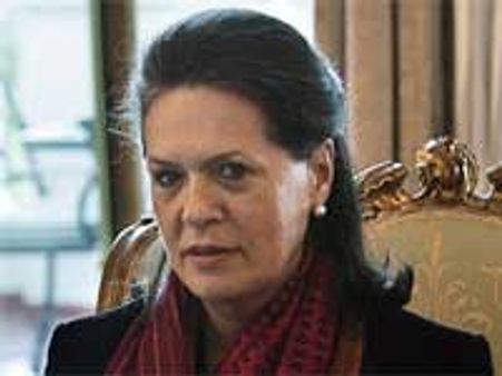 ఓదార్పు యాత్ర ఆపితేనే జగన్ తో సోనియా భేటీ