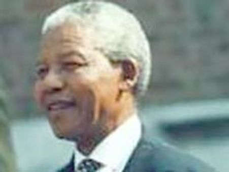 కారు ప్రమాదంలో మండేలా ముని మనవరాలు మృతి