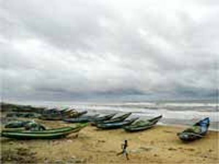 కోస్తా జిల్లాలో స్వల్ప భూకంపం: భయం గుప్పిట్లో జనం