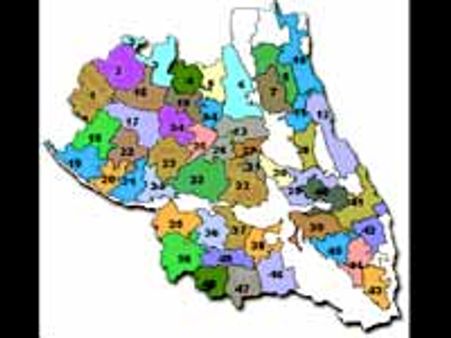 బిడ్డతో కలిసి మహిళ రైలు కింద పడి ఆత్మహత్య