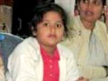 దివ్యశక్తులున్నాయి, శాంభవిని స్కూల్ కు పంపం: ఉషారాణి