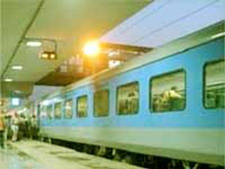 నారాయణాద్రి, చెన్నై ఎక్స్ ప్రెస్ రైళ్లలో దోపిడీలు