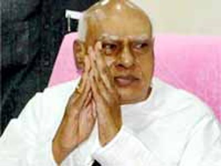 ముఖ్యమంత్రి రోశయ్య తెలంగాణ టూర్ పై దుమారం