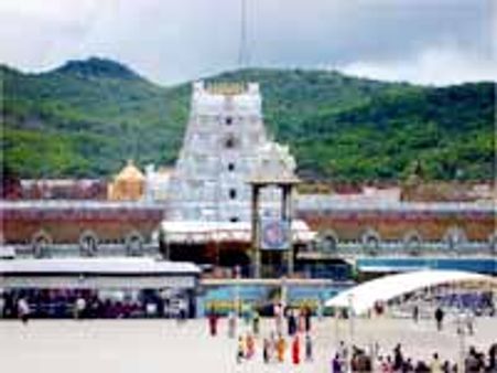 తిరుమలలో అర్ధరాత్రి అగ్ని ప్రమాదం, షాపులు దగ్ధం