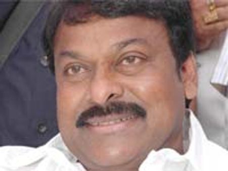 పెట్రో మంటలు: బెజవాడలో ఎడ్లబండిపై చిరు ప్రయాణం