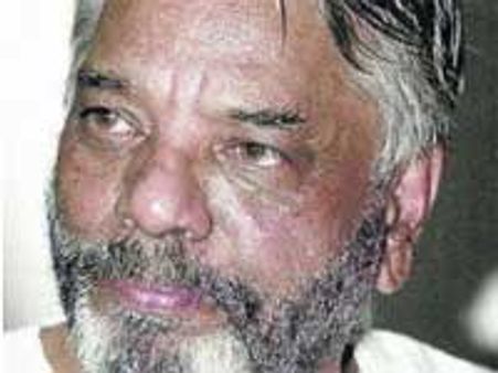 సీనియర్లకు బెదిరింపు ఫోన్‌కాల్స్: జగన్ వర్గం పనేనా?