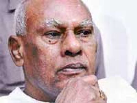 రోశయ్య ఇంట్లో మంత్రులు ధర్మాన, వట్టి, గాదె భేటీ