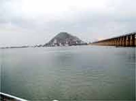 కృష్ణానదిలో ఈతకు వెళ్లి ఇద్దరు విద్యార్థుల మృతి