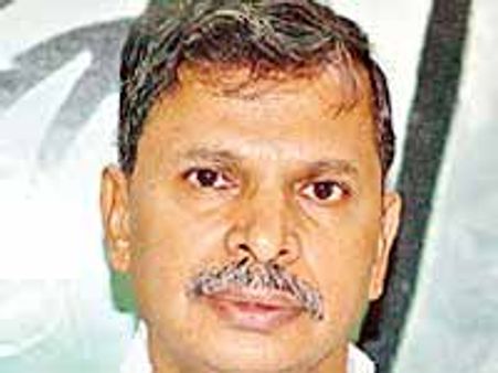 వైయస్ అల్లుడికి సంబంధం లేదు: తులసిరెడ్డి