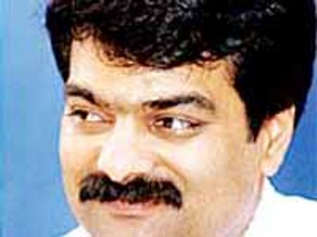 ఈనాడు డైలీ టార్గెట్ వైయస్ అల్లుడు అనిల్ కుమార్