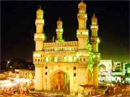 హైదరాబాదులో వృద్ధ దంపతుల దారుణ హత్య