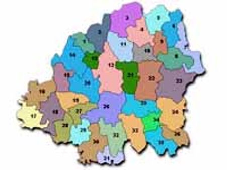 నిజామాబాద్ లో యువతిపై ప్రేమోన్మాది దాడి: పరారీ