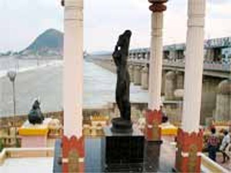 విజయవాడ టిడిపి నాయుకుడు చలసాని పండు అరెస్టు