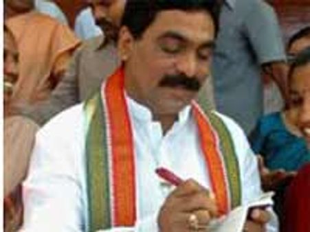 నా సర్వే నిజమైనందుకు బాధగా ఉంది: లగడపాటి రాజగోపాల్