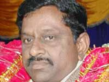 వైయస్ రాజశేఖర రెడ్డి భూలావాదేవీలపై డిఎల్, జెసి పరోక్ష దాడి