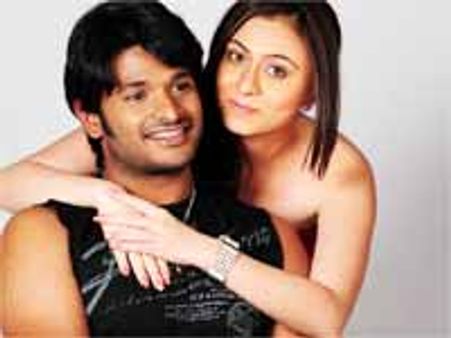 బద్మాష్, ఝుమ్మంది నాదం థియేటర్లపై కేసులు