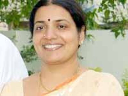 చిరంజీవి బ్లడ్ బ్యాంక్ పై వెనక్కి తగ్గను: జీవిత