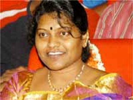 చిరంజీవితో నటిస్తానంటున్న పిఆర్పీ నేత శోభారాణి