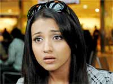 నా ఇమేజ్ ను దెబ్బ తీసే కుట్ర, వారిన వదలను: త్రిష