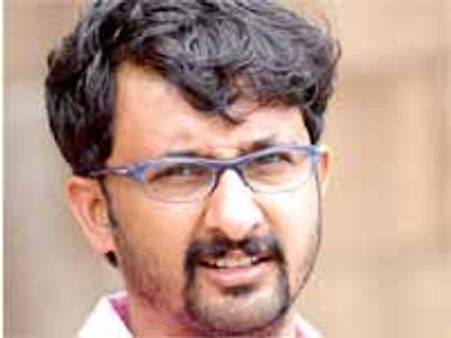 క్రెడిట్ కార్డిచ్చి మోసపోయిన సినీ దర్శకుడు తేజ