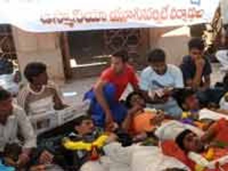 ఉస్మానియా విశ్వవిద్యాలయంలో నలుగురు విద్యార్థుల ఆమరణ దీక్ష