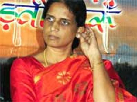 గ్రూప్ వన్ పై తెలంగాణ మంత్రుల మీద ఒత్తిడి