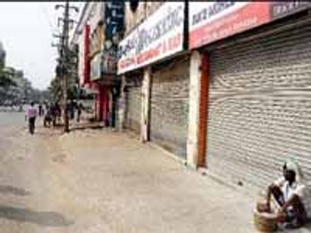 సీమాంధ్ర, తెలంగాణల్లో పోటాపోటీ విద్యాసంస్థల మూసివేత