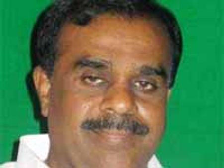 తెలంగాణ ఎంపిలపై ఫైర్: ముదురుతున్న వివాదం