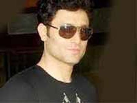 షైనీ అహుజా తనను రేప్ చేయలేదన్న పని మనిషి