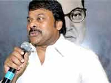 చిరంజీవి అపీల్ వృధా: కొమరం పులిపై తెలంగాణ ఎఫెక్ట్