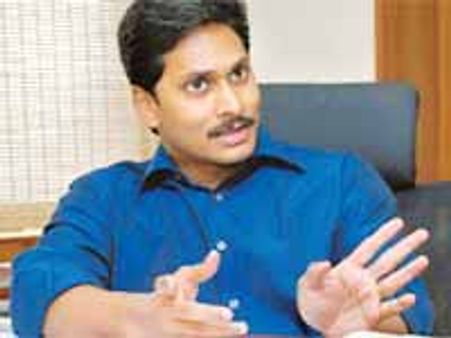 ధిక్కారం కొనసాగింపు: నెల్లూరు జిల్లాలో వైయస్ జగన్ ఓదార్పు