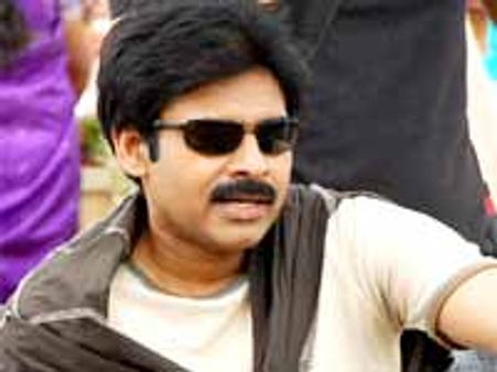 పవన్ కళ్యాణ్ కొమరం పులికి తెలంగాణ దెబ్బ