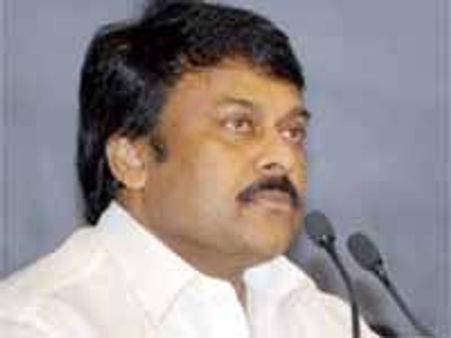 చిరంజీవిపై పోలీసు స్టేషన్ లో ఒయు జెఎసి ఫిర్యాదు