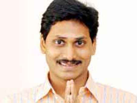 జగన్ కు పెద్ద దెబ్బ: నెల్లూరు డిసిసి అధ్యక్షుడు గోపాల్ రెడ్డికి షోకాజ్