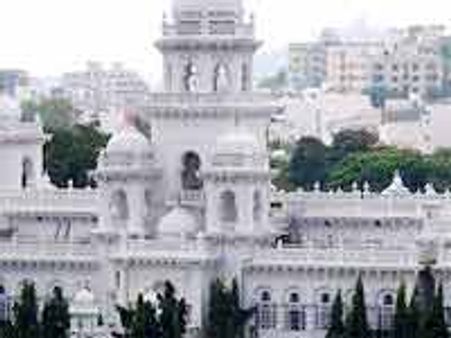 అసెంబ్లీలోకి దూసుకెళ్లేందుకు ప్రయత్నం: తీవ్ర ఉద్రిక్తత