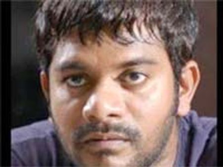 మొదటి భార్యకు భరణం ఇవ్వాలని చిత్రం శ్రీనుకు ఆదేశాలు