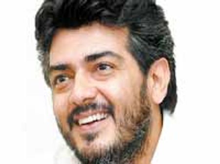 రాహుల్ గాంధీ ఆహ్వానంతో కాంగ్రెసులోకి తమిళ హీరో అజిత్?