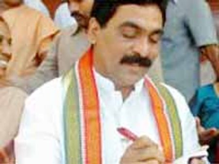 విజయవాడ కాంగ్రెసు ఎంపి లగడపాటి రాజగోపాల్ కబ్జాకోర్?