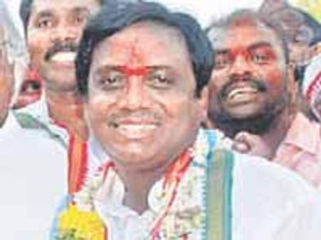 గద్దర్ ను కలుపుకొని పోతాం: ఎంపీ వివేక్