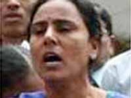 గద్దర్ వెనుక వేరే శక్తులు ఉన్నాయి: అరుణోదయ విమలక్క