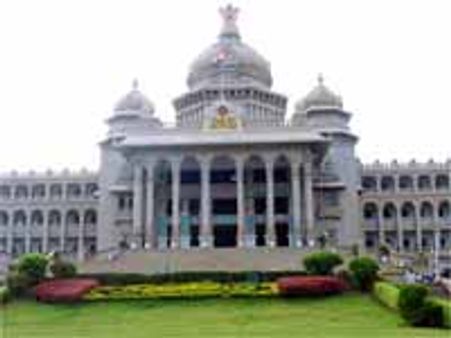 మళ్లీ కర్నాటకం: రాష్ట్రపతి పాలనకు గవర్నర్ భరద్వాజ్ సిఫార్సు