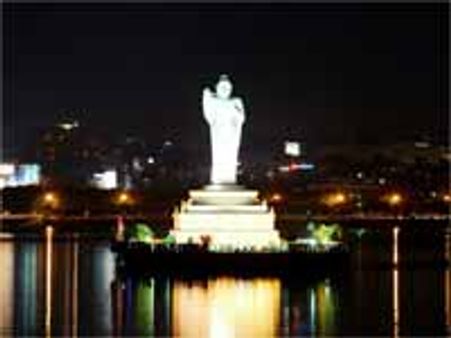 హైదరాబాద్ లో ప్రేమికుల ఆత్మహత్య యత్నం